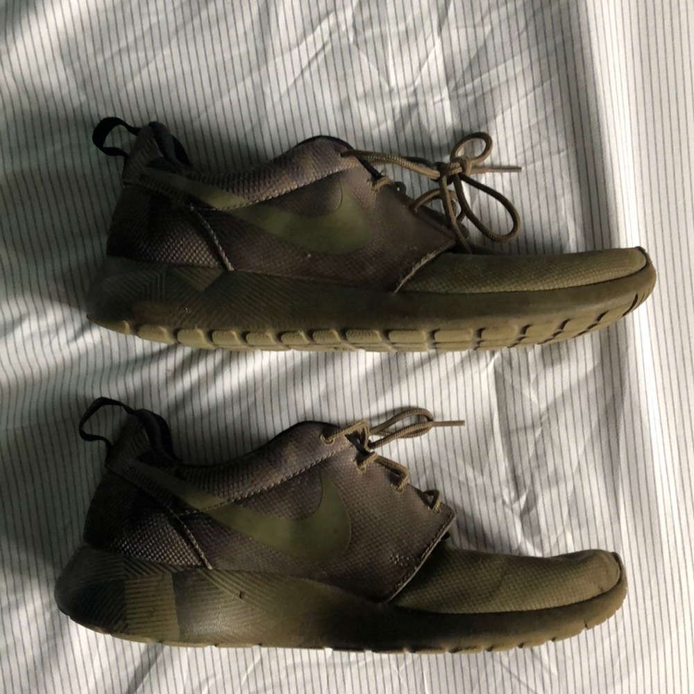 Nike Roshe One Print Sneakers